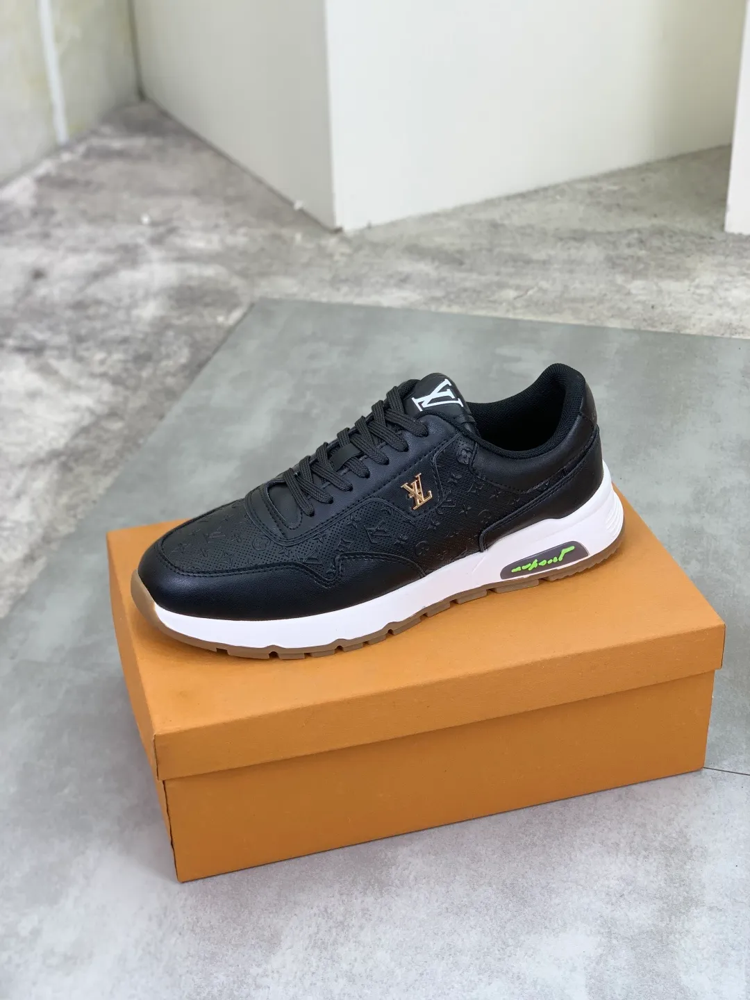 Men's Men's Shoes 💰P440💰【New Style】Yangli🆘 💭💭New model launched【LOUlS VUlTTON】Louis Vuitton's new low-top men's shoes, high quality, support inspection! This style comes from Italy with a variety of styles, very energetic and creative, giving people a comfortable and atmospheric visual impact❗Synchronization, the upper is made of silk calfskin with original LV, imported soft sheepskin lining🐑Purely hand-stitched; LV original rubber outsole 2️⃣color options available Size: 38~44